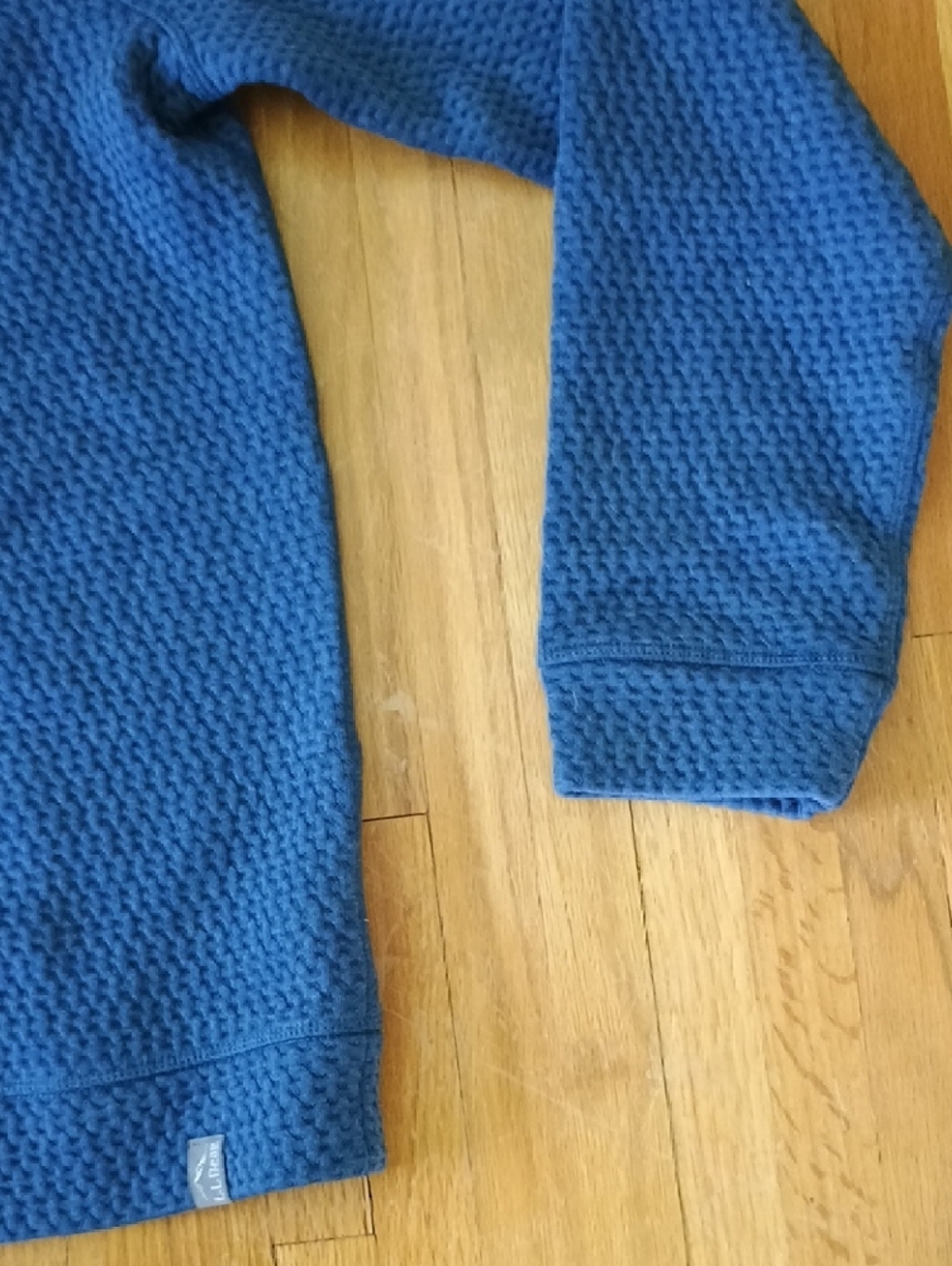 L.L. Bean Men's Blue Waffle-Knit Crew Sweater With One Zipper Pocket. - Picture 6 of 8